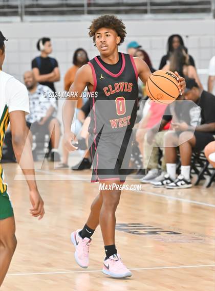 Thumbnail 1 in San Tan Charter vs. Clovis West (Section 7) photogallery.
