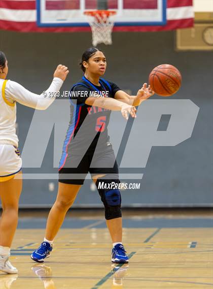 Thumbnail 1 in San Leandro vs. Santa Clara photogallery.