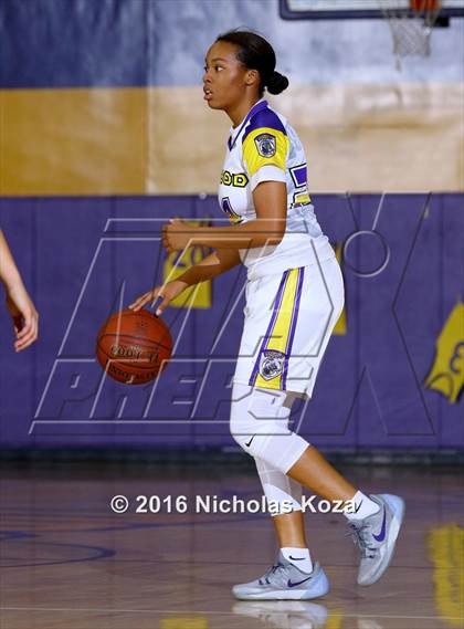 Thumbnail 1 in Warren vs. Lynwood photogallery.