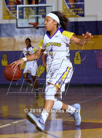 Thumbnail 2 in Warren vs. Lynwood photogallery.