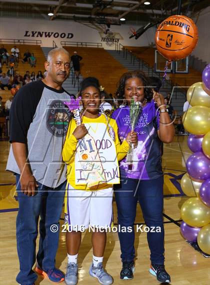 Thumbnail 2 in Warren vs. Lynwood photogallery.