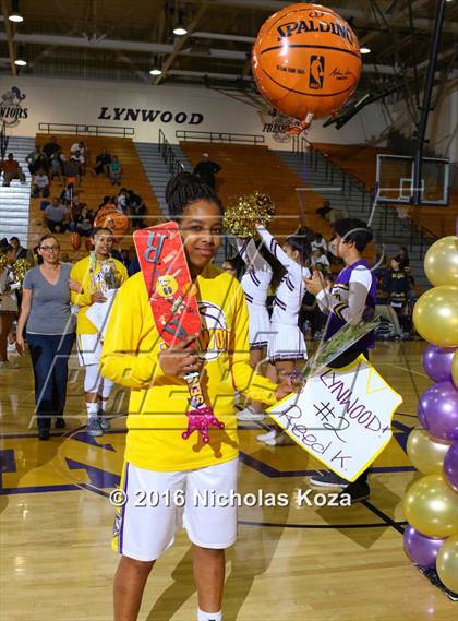 Thumbnail 2 in Warren vs. Lynwood photogallery.