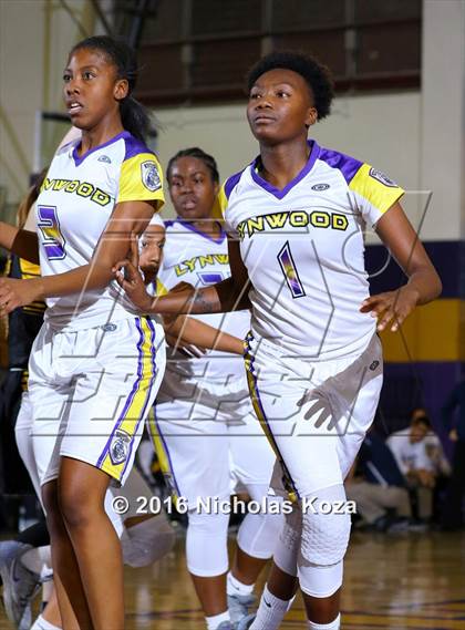 Thumbnail 1 in Warren vs. Lynwood photogallery.