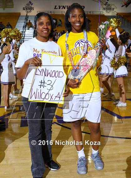 Thumbnail 1 in Warren vs. Lynwood photogallery.