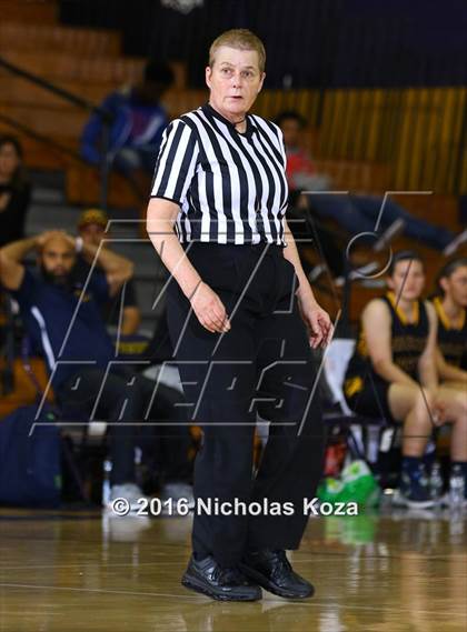 Thumbnail 2 in Warren vs. Lynwood photogallery.