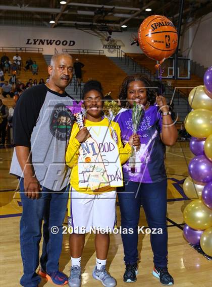 Thumbnail 3 in Warren vs. Lynwood photogallery.