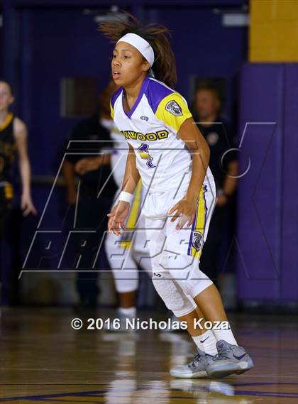 Thumbnail 1 in Warren vs. Lynwood photogallery.