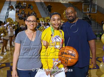 Thumbnail 2 in Warren vs. Lynwood photogallery.