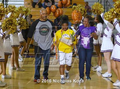 Thumbnail 3 in Warren vs. Lynwood photogallery.