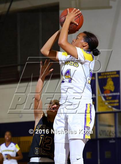 Thumbnail 3 in Warren vs. Lynwood photogallery.