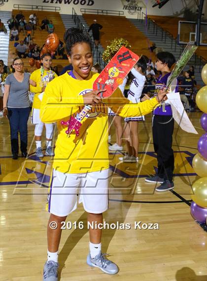 Thumbnail 3 in Warren vs. Lynwood photogallery.