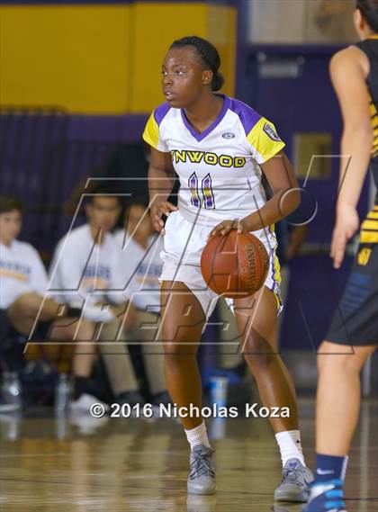 Thumbnail 2 in Warren vs. Lynwood photogallery.