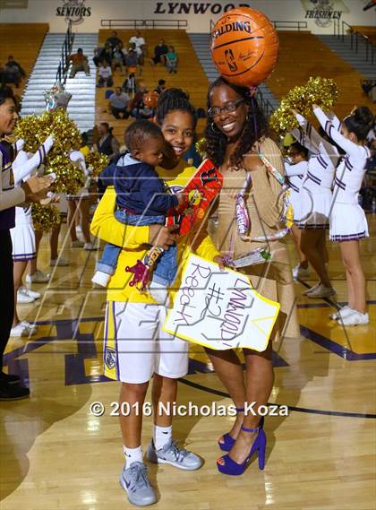 Thumbnail 1 in Warren vs. Lynwood photogallery.