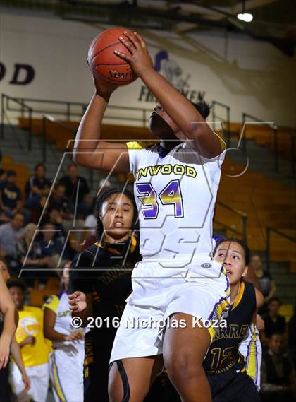 Thumbnail 1 in Warren vs. Lynwood photogallery.