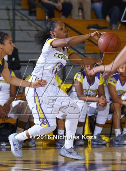 Thumbnail 2 in Warren vs. Lynwood photogallery.