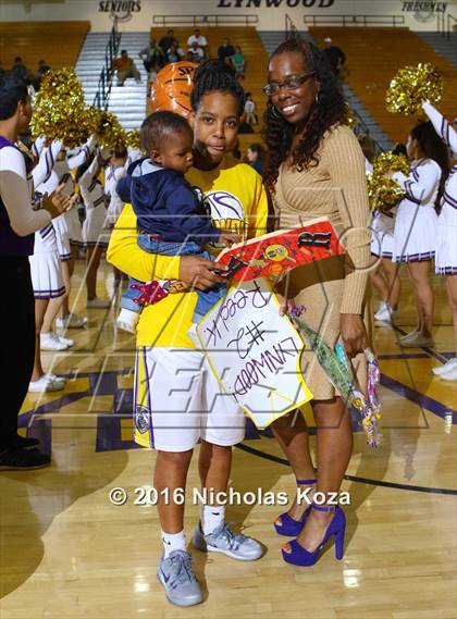Thumbnail 2 in Warren vs. Lynwood photogallery.