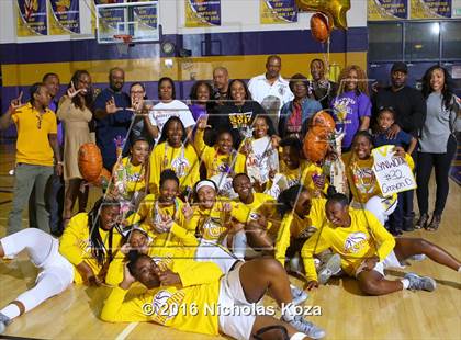 Thumbnail 3 in Warren vs. Lynwood photogallery.
