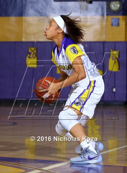 Thumbnail 3 in Warren vs. Lynwood photogallery.