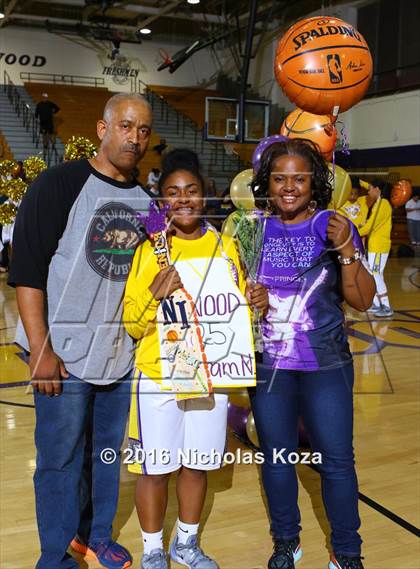 Thumbnail 1 in Warren vs. Lynwood photogallery.