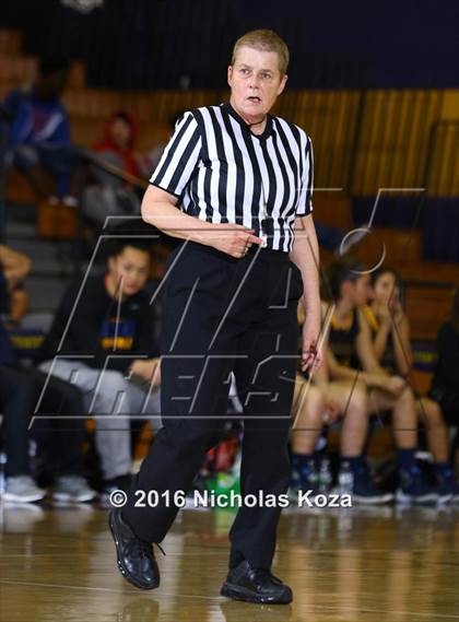 Thumbnail 3 in Warren vs. Lynwood photogallery.