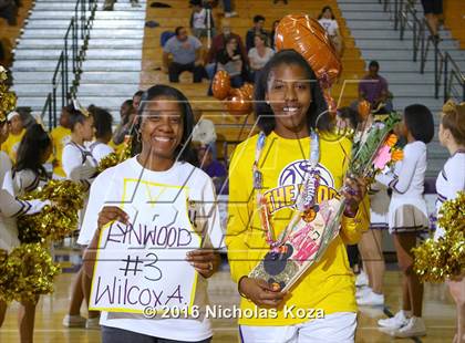 Thumbnail 1 in Warren vs. Lynwood photogallery.