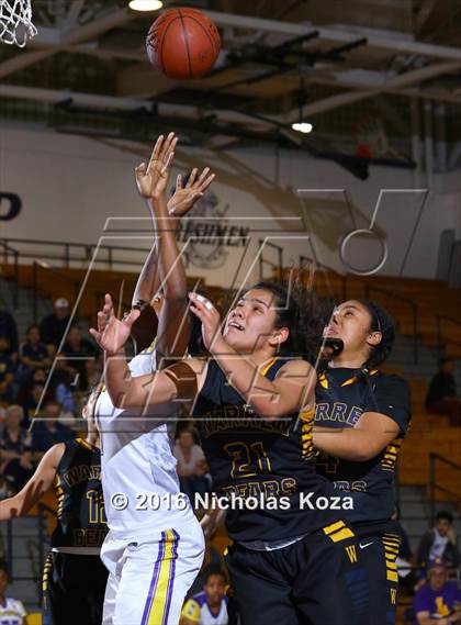Thumbnail 3 in Warren vs. Lynwood photogallery.