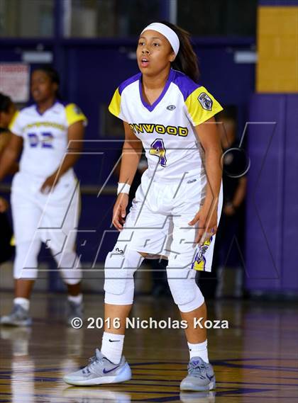 Thumbnail 2 in Warren vs. Lynwood photogallery.