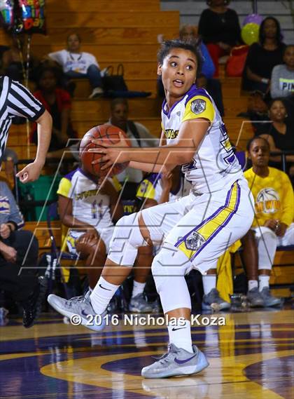 Thumbnail 2 in Warren vs. Lynwood photogallery.