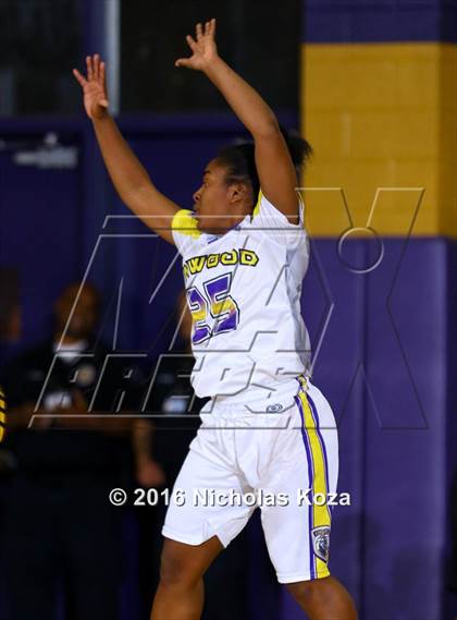 Thumbnail 3 in Warren vs. Lynwood photogallery.