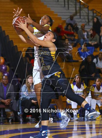 Thumbnail 3 in Warren vs. Lynwood photogallery.