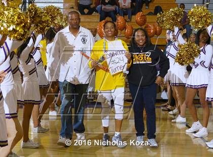 Thumbnail 1 in Warren vs. Lynwood photogallery.