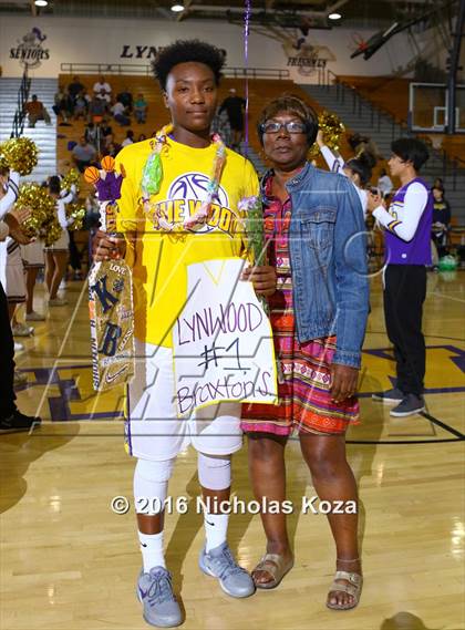 Thumbnail 2 in Warren vs. Lynwood photogallery.