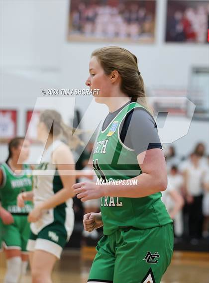 Thumbnail 2 in North Central vs Wood Memorial (IHSAA 1A Semi State Semi Final) photogallery.