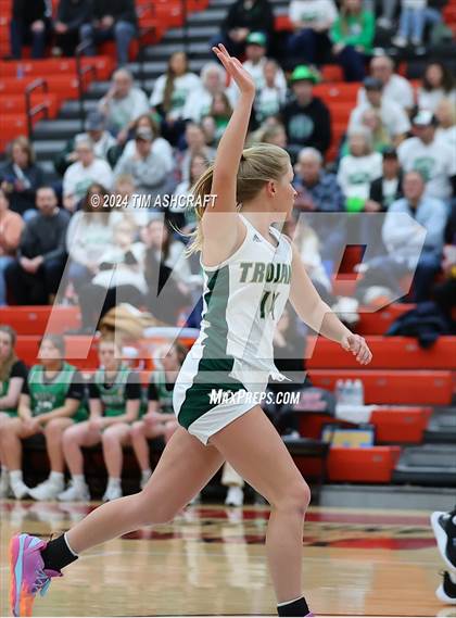 Thumbnail 2 in North Central vs Wood Memorial (IHSAA 1A Semi State Semi Final) photogallery.