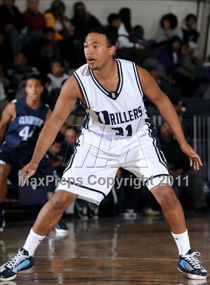 Thumbnail 2 in Compton vs. Bakersfield (St. Hope Elite Classic) photogallery.