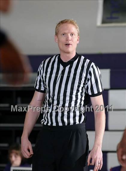 Thumbnail 2 in Compton vs. Bakersfield (St. Hope Elite Classic) photogallery.