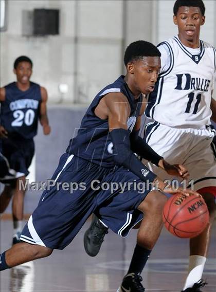 Thumbnail 2 in Compton vs. Bakersfield (St. Hope Elite Classic) photogallery.