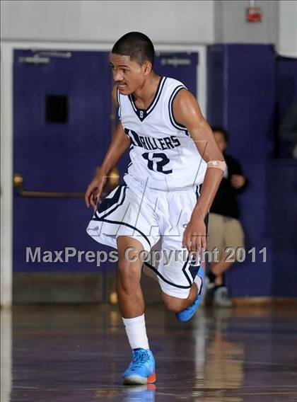 Thumbnail 3 in Compton vs. Bakersfield (St. Hope Elite Classic) photogallery.