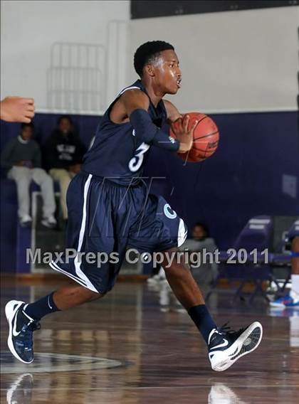 Thumbnail 1 in Compton vs. Bakersfield (St. Hope Elite Classic) photogallery.