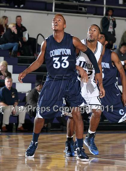 Thumbnail 1 in Compton vs. Bakersfield (St. Hope Elite Classic) photogallery.