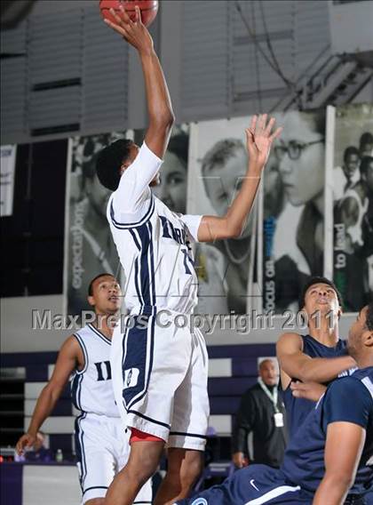 Thumbnail 1 in Compton vs. Bakersfield (St. Hope Elite Classic) photogallery.