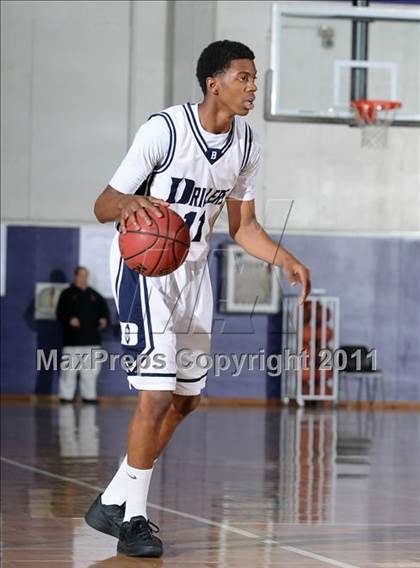 Thumbnail 1 in Compton vs. Bakersfield (St. Hope Elite Classic) photogallery.