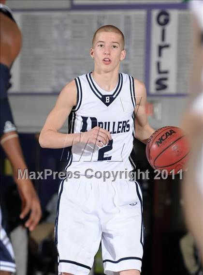 Thumbnail 3 in Compton vs. Bakersfield (St. Hope Elite Classic) photogallery.