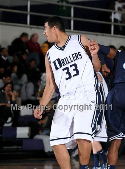 Thumbnail 2 in Compton vs. Bakersfield (St. Hope Elite Classic) photogallery.