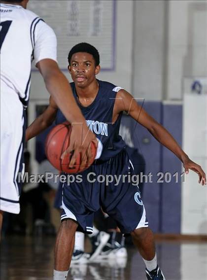 Thumbnail 2 in Compton vs. Bakersfield (St. Hope Elite Classic) photogallery.
