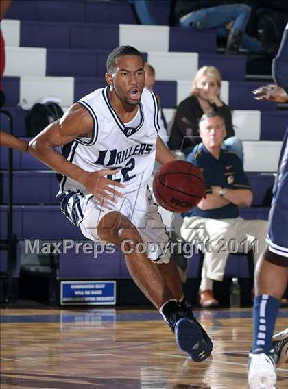Thumbnail 3 in Compton vs. Bakersfield (St. Hope Elite Classic) photogallery.