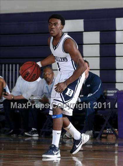 Thumbnail 2 in Compton vs. Bakersfield (St. Hope Elite Classic) photogallery.