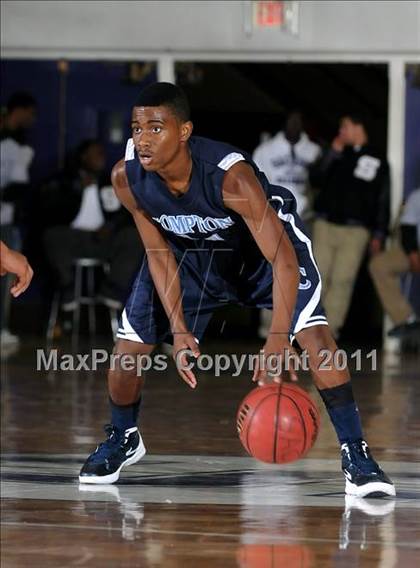 Thumbnail 2 in Compton vs. Bakersfield (St. Hope Elite Classic) photogallery.