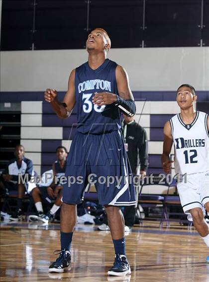 Thumbnail 3 in Compton vs. Bakersfield (St. Hope Elite Classic) photogallery.