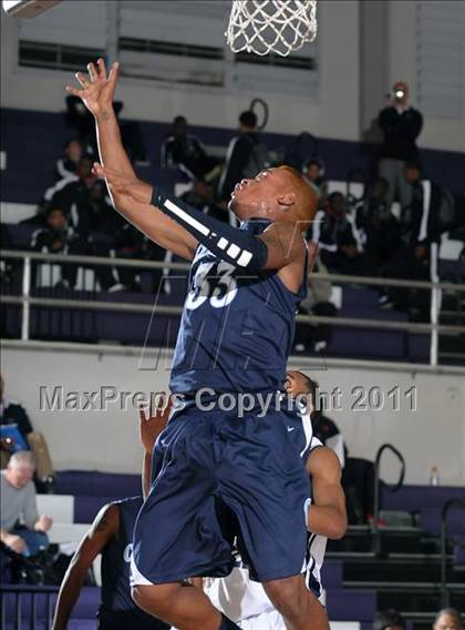 Thumbnail 2 in Compton vs. Bakersfield (St. Hope Elite Classic) photogallery.